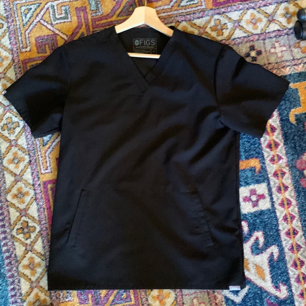 Mens size medium technical collection Figs scrub top. Kangaroo & hidden pocket.